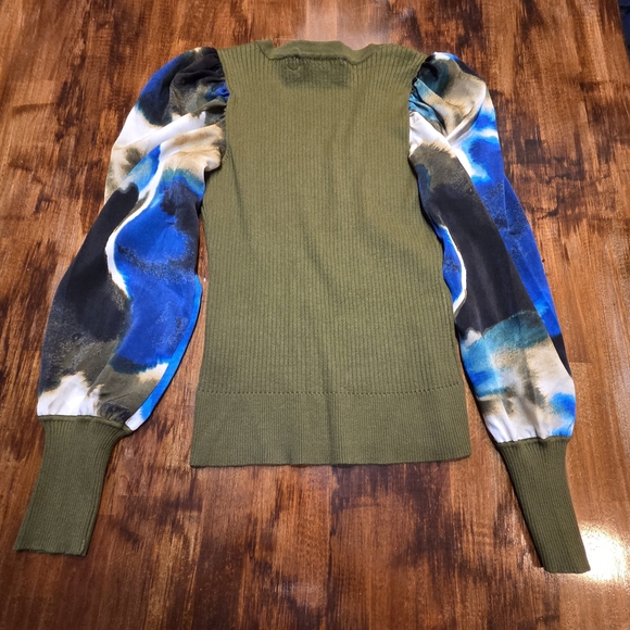 NWT DKNY Dark Olive Green Sweater Wkth Ink Swirl Patter Sleeves - Picture 2 of 8